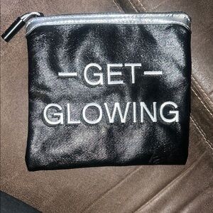 New- Henry Charles limited edition “Get Glowing”makeup bag